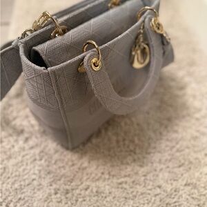 Elegant Gray Handbag